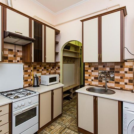 Квартира Подобово В Центрі На Вулиця Скорика 25 Колишня Чайковського Біля Філармонії Lviv Exterior foto